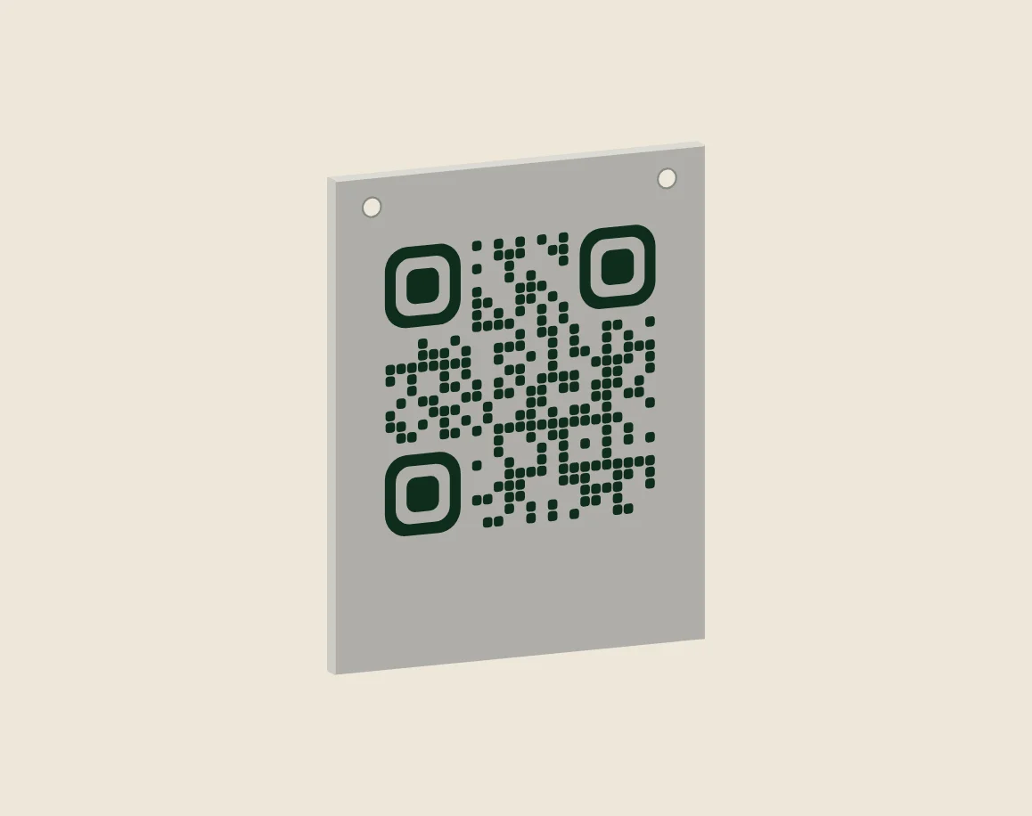 Placa de pared a dos colores: base blanca y código QR verde oscuro en relieve